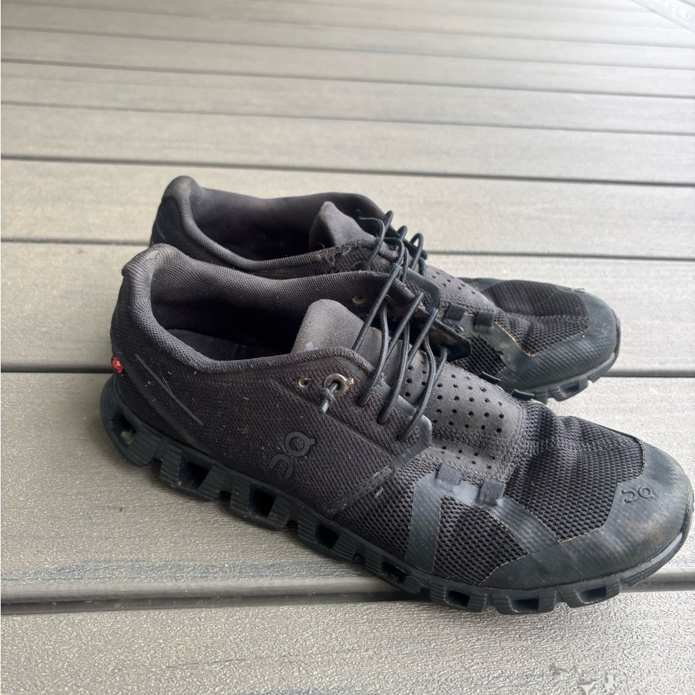 On Cloud Women’s Black Running Shoes